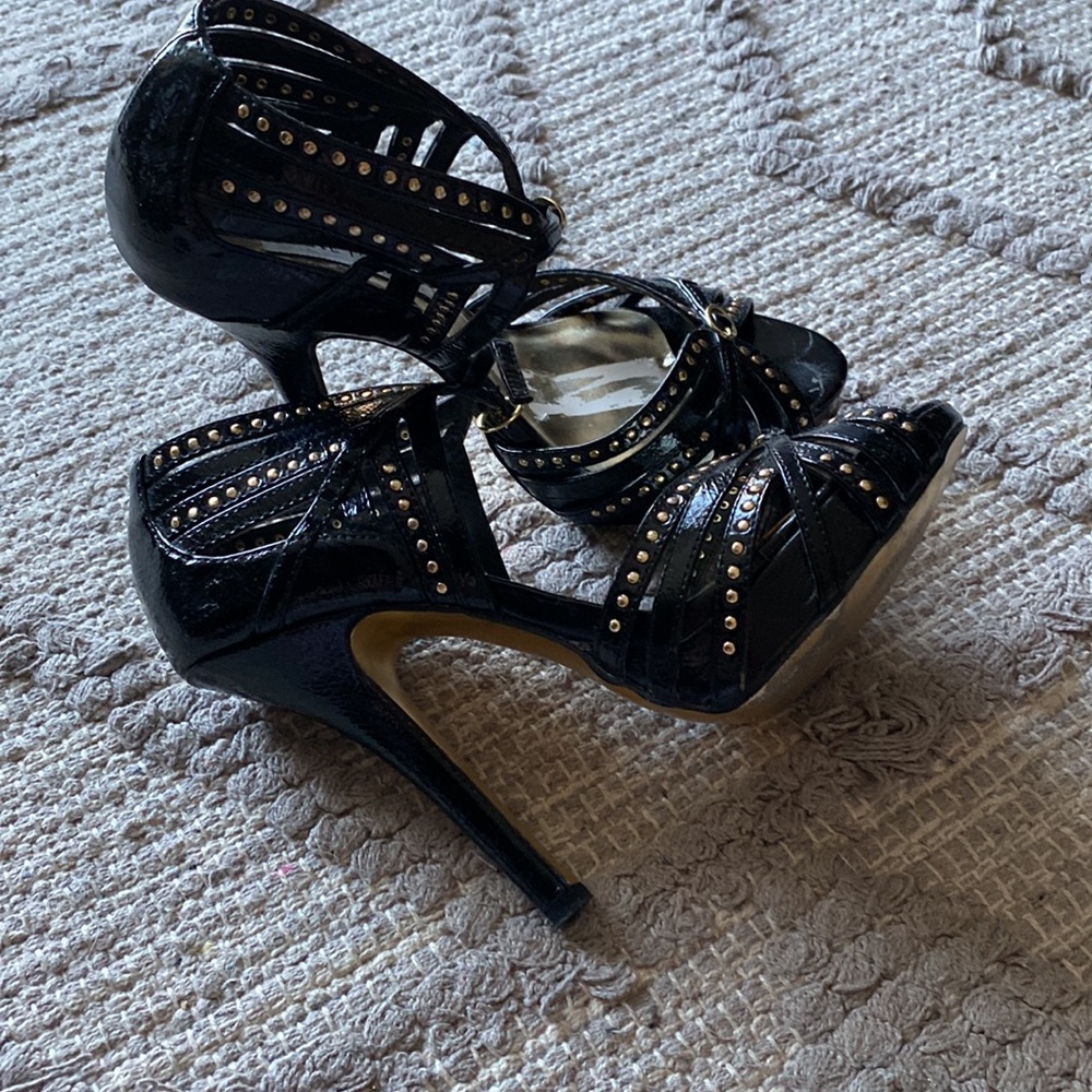 STEVE MADDEN Black and gold studs 😍